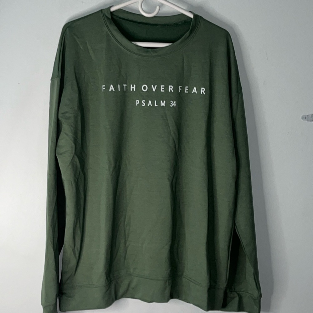 NWT Faith Over Fear Psalms 34 Ling Sleeve Shirt Green Size XL Inspire Uplift